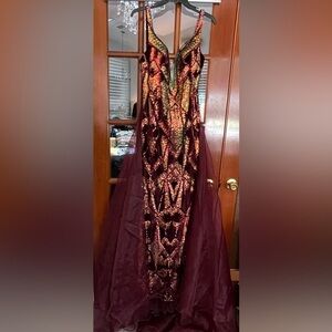 Jonathan Kayne Gown Sz 8 velvet, sequin, maroon excellent